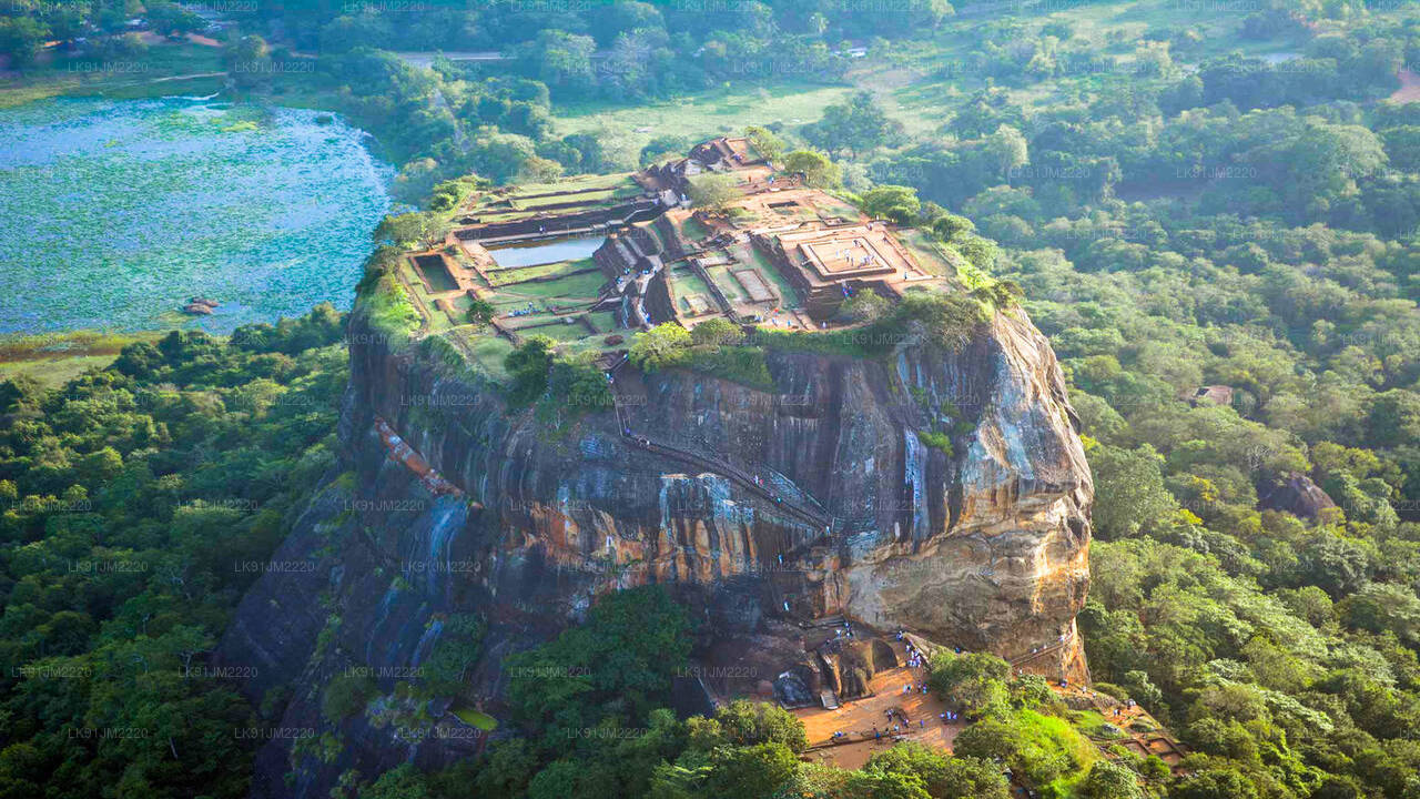 Discover Sigiriya by Helicopter from Negombo